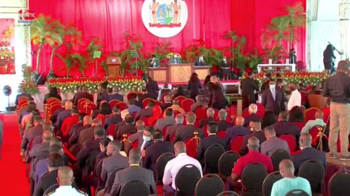 Live: Inauguratie president en vice-president Suriname