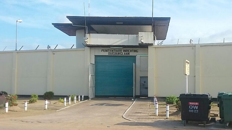 Meer dan 100 gevangenen in Suriname besmet geraakt met coronavirus