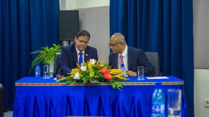 Surinaamse minister Albert Ramdin bezoekt Nederland