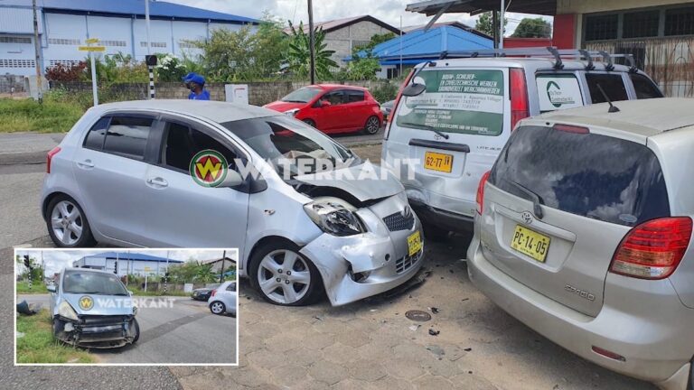 Vier auto's beschadigd bij aanrijding in Paramaribo