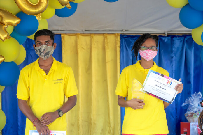 VOS best geslaagden in zonnetje gezet door Rotary Club Paramaribo Central