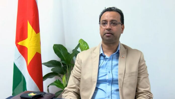 Minister Riad Nurmohamed van Openbare Werken in Suriname
