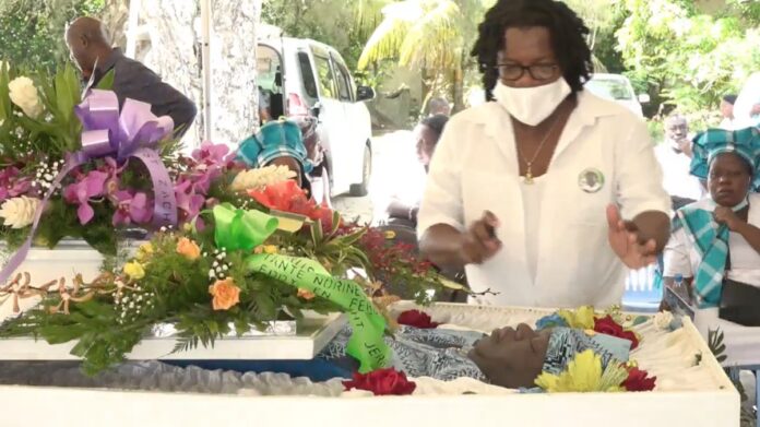 VIDEO: Uitvaartdienst en begrafenis van Jerrel Vierklau