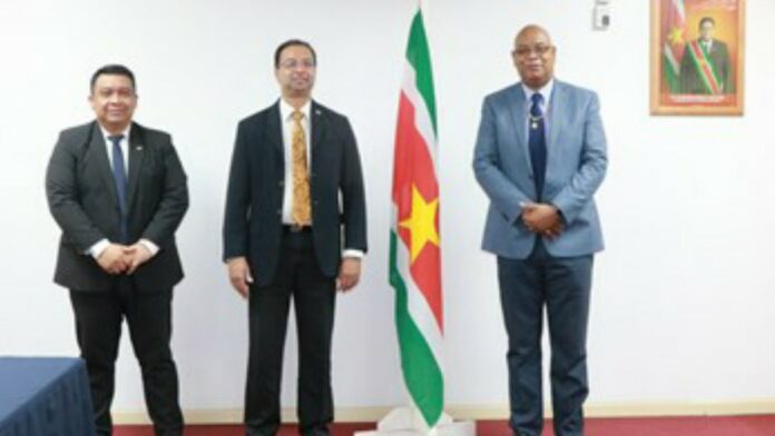 Minister Nurmohamed pleegt overleg met Guyanese collega Edghill