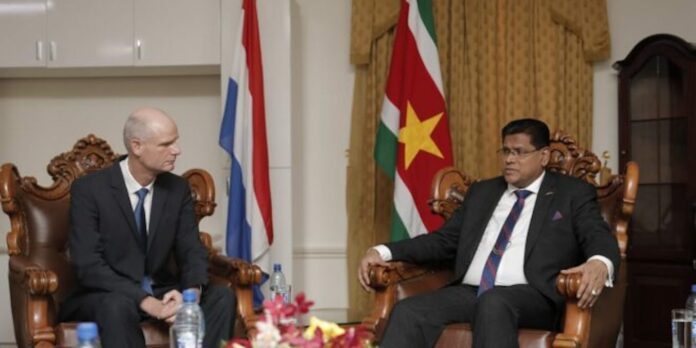 Minister Blok en regering Suriname voeren goede gesprekken