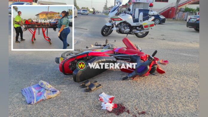 Bromfietster zwaargewond na aanrijding met afslaande auto
