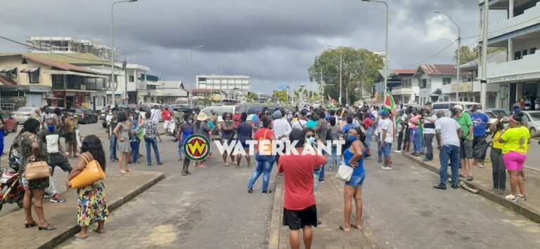 Circa 100 mensen bij protestactie tegen regering in Suriname