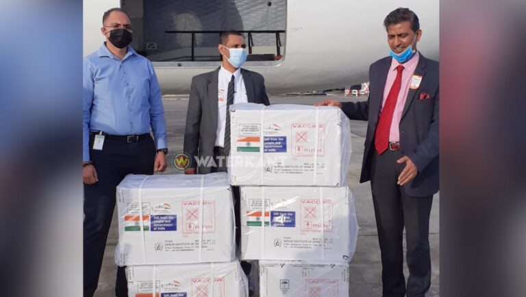 50.000 COVID-19-vaccins uit India aangekomen