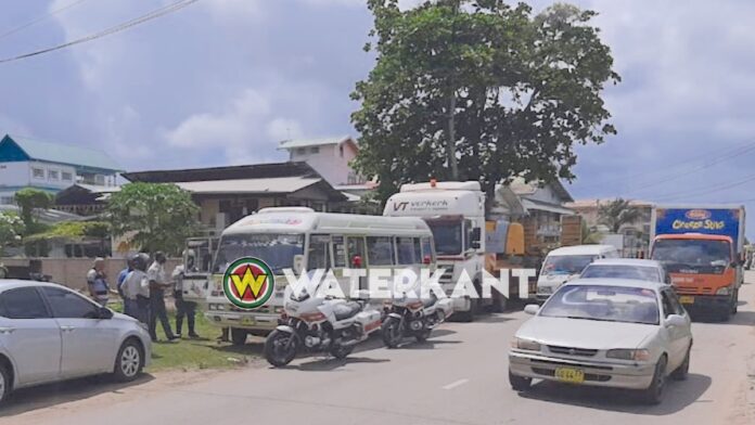 Lijnbus klemgereden door politie na wangedrag chauffeur