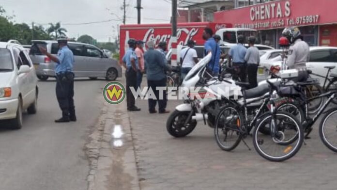 Bikers houden illegale geldwisselaars in Nickerie aan