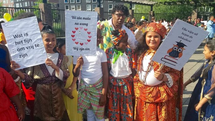 Keti Koti aftrap met parade Shri Laksmi school in Amsterdam-Zuidoost