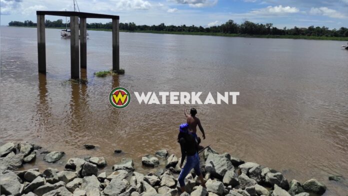 Jongeman verdwijnt in diepte tijdens zwemmen in Surinamerivier
