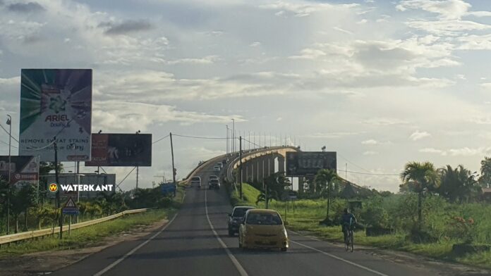 Wijdenboschbrug in Suriname