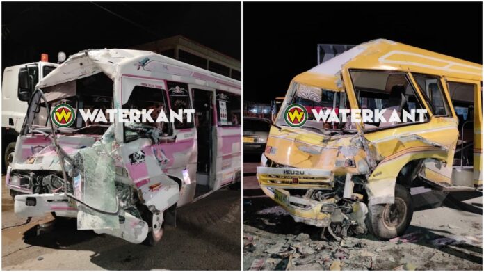 VIDEO: Frontale botsing tussen twee PG-lijnbussen in Paramaribo-Noord