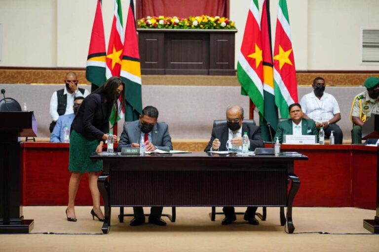 Suriname en Guyana tekenen twee samenwerkingsovereenkomsten