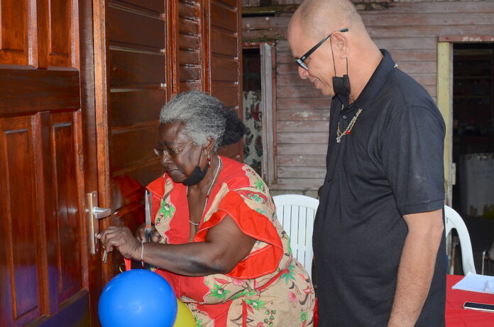 Stichting 1 voor 12 regelt splinternieuwe woningen voor getroffen seniore burgers