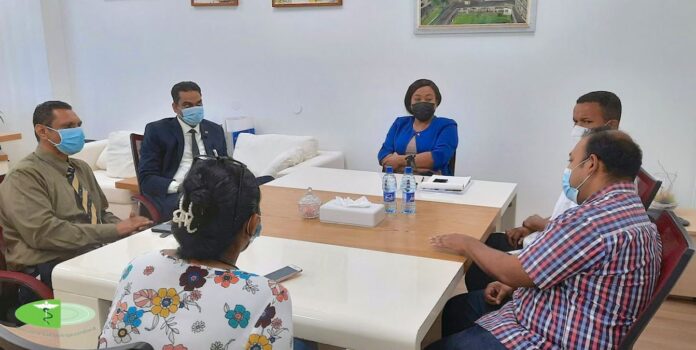Minister Ramadhin brengt spoed werkbezoek aan Kinderafdeling AZP