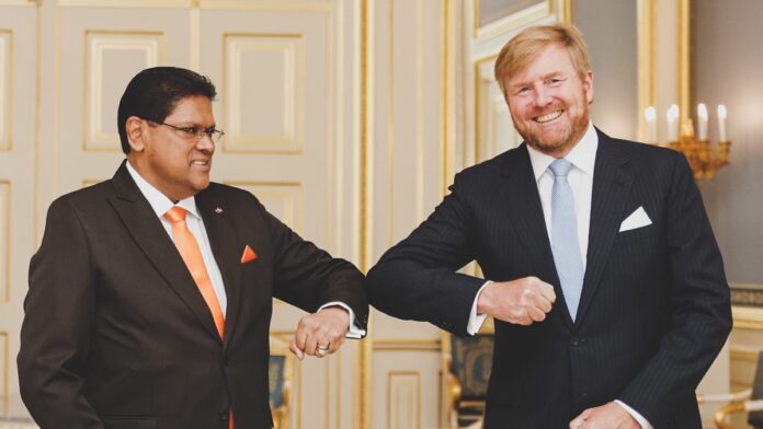 President Santokhi ontmoet koning Willem-Alexander