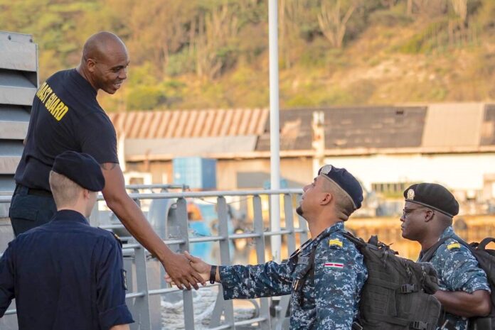Marineofficieren nemen deel aan Caribbean Exercise met Nederland