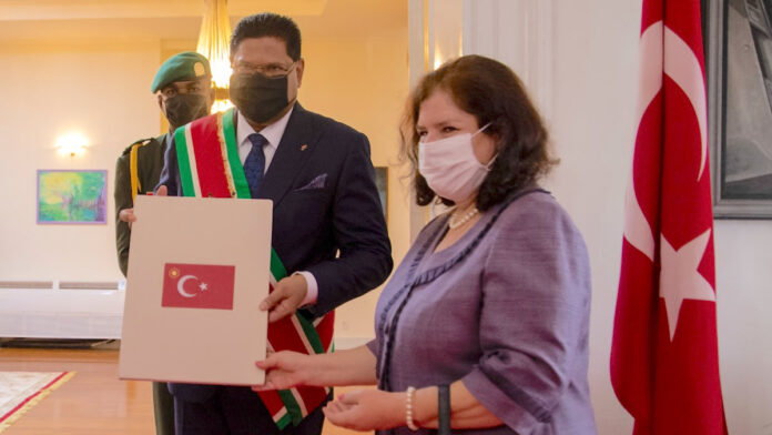 Nieuwe Turkse ambassadeur wil Suriname presenteren in Turkije