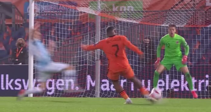 Nederland naar WK na doelpunten van Bergwijn en Depay