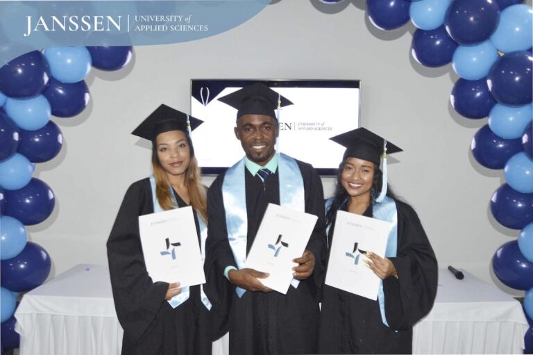 Diploma-uitreiking Bachelorsopleiding Janssen University of Applied Sciences