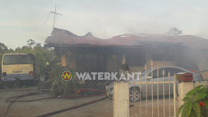 Vier personen dakloos na woningbrand in Wanica