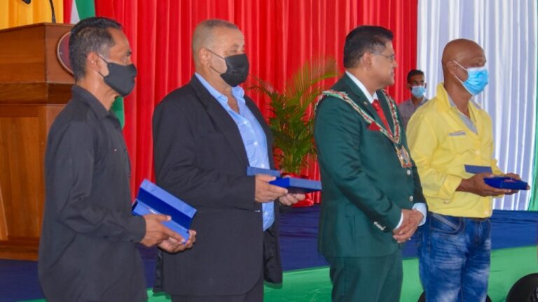 286 bloeddonoren gedecoreerd in Suriname