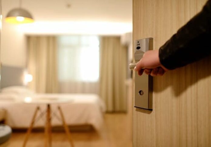 Hotelbewaker steelt 3.000 euro uit kamer gast