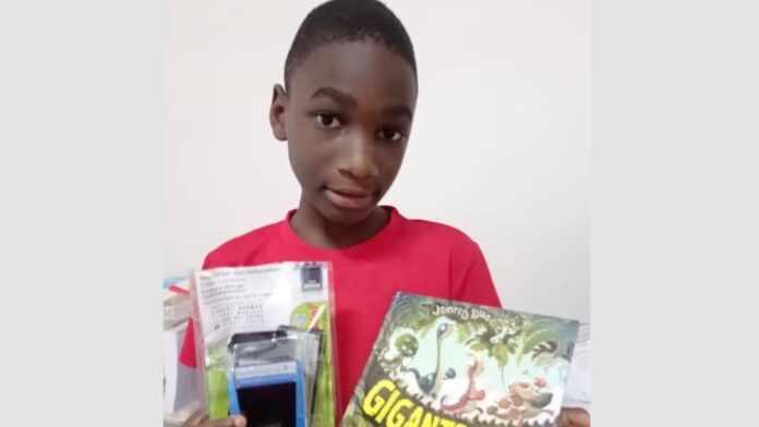 9-jarige Zion opent eigen buurtbibliotheek in Suriname