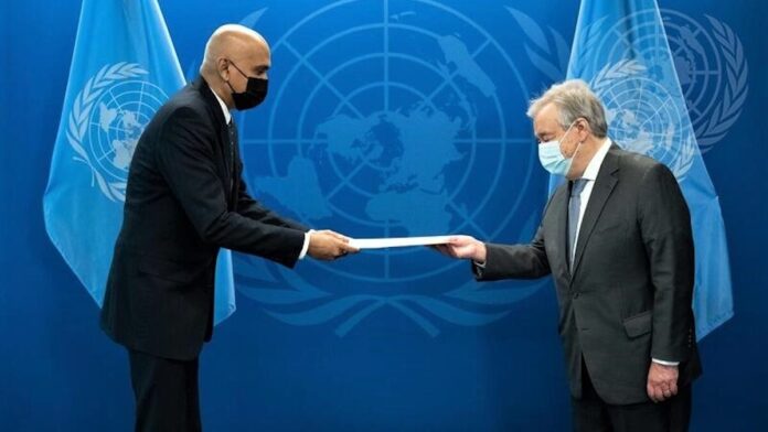 Ambassadeur Sitaldin overhandigt geloofsbrieven aan Secretaris-Generaal VN