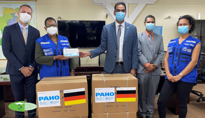 Duitsland schenkt meer dan 450.000 gezichtsmaskers aan Suriname