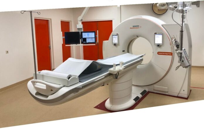 Opening CT-scan centrum Academisch Ziekenhuis in Suriname