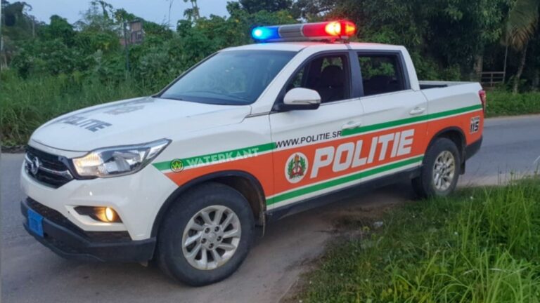 Auto van het Korps Politie Suriname