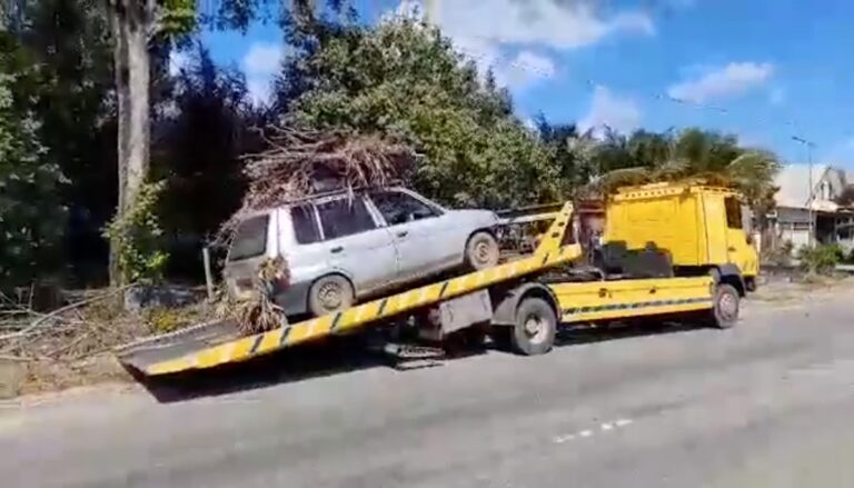VIDEO: Stilstaand verlaten voertuig Ringweg weggesleept