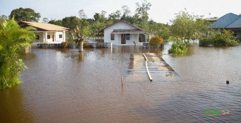 Regering monitort wateroverlast Creola