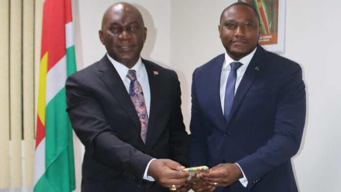 Minister Amoksi ontvangt korpsleiding Curaçao