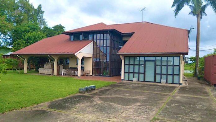 Huis van Erwin de Vries aan de Surinamerivier te koop