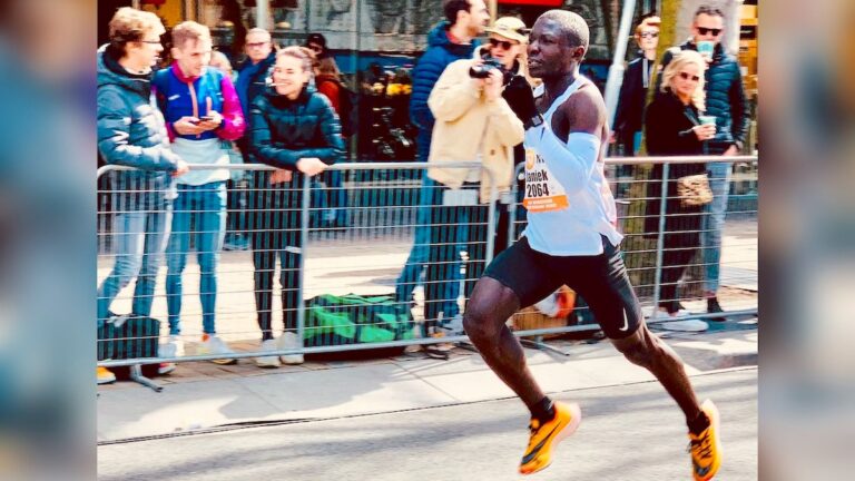 Janiek Pomba vestigt nieuw Surinaams record tijdens marathon in Rotterdam