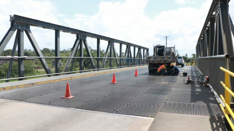 Kameelbrug grondig gerenoveerd; brug over Wanicakanaal volgt