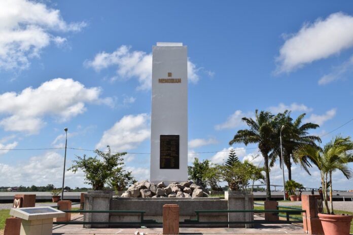 Nationaal Comité 4 en 5 mei neemt oorlogsmonumenten Suriname op