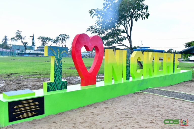 Onthulling 'I Love Nickerie' monument in het rijstdistrict