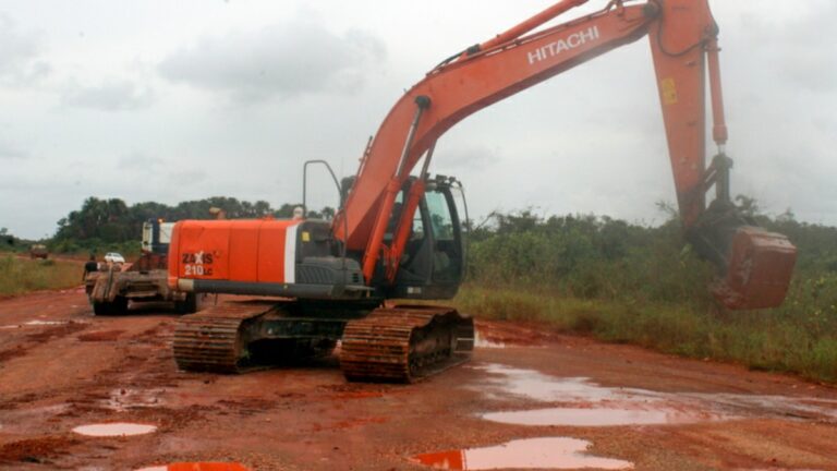 Wegstrekking Zanderij West-Suriname blijft gesloten voor vrachtverkeer