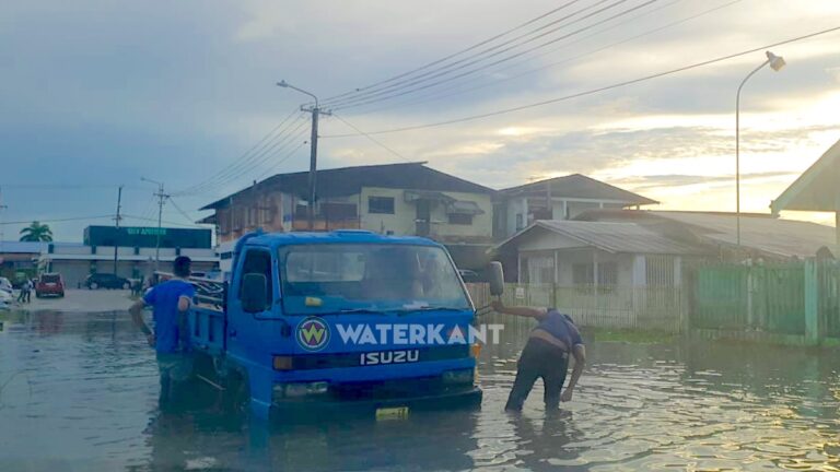 VIDEO: Opnieuw veel wateroverlast in Paramaribo na zware regen