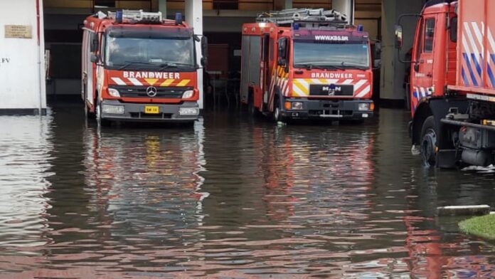 Ook brandweerkazerne Gemenelandsweg getroffen door wateroverlast