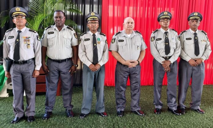 Korps Politie Suriname vijf commissarissen rijker