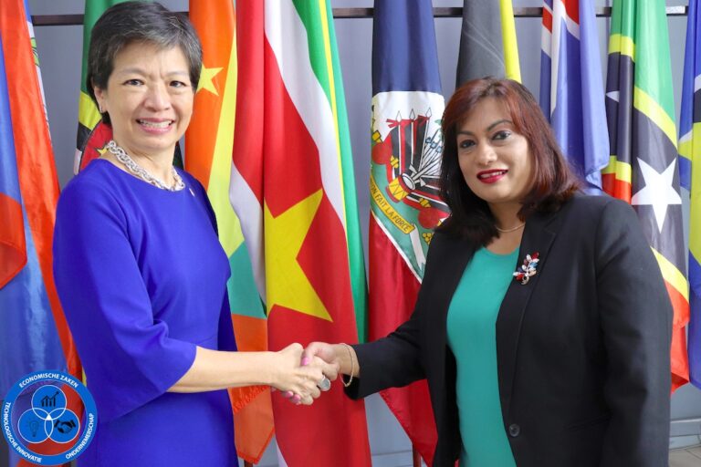 Minister Kuldipsingh ontvangt Ambassadeur Singapore voor versterken bilaterale relatie