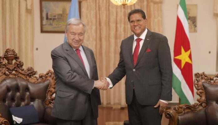 VN secretaris-generaal ontmoet Surinaamse president
