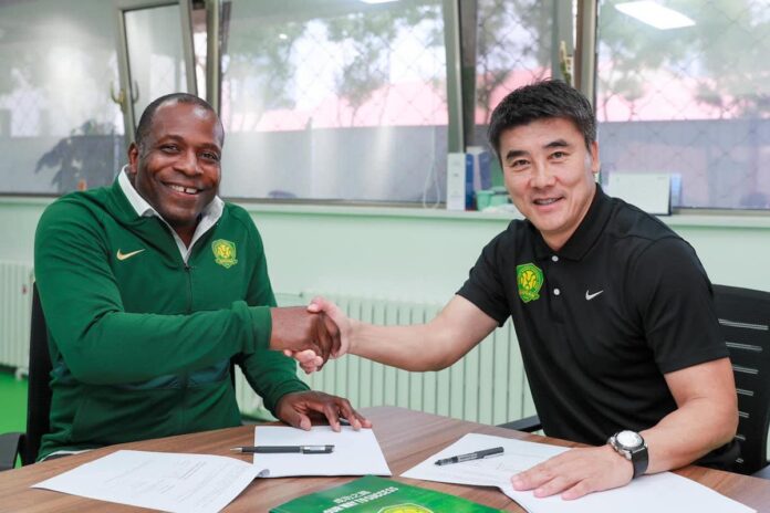 Menzo officieel aangesteld als nieuwe hoofdtrainer Beijing Guoan