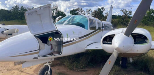 VIDEO: Onderschept drugsvliegtuig onbruikbaar gemaakt